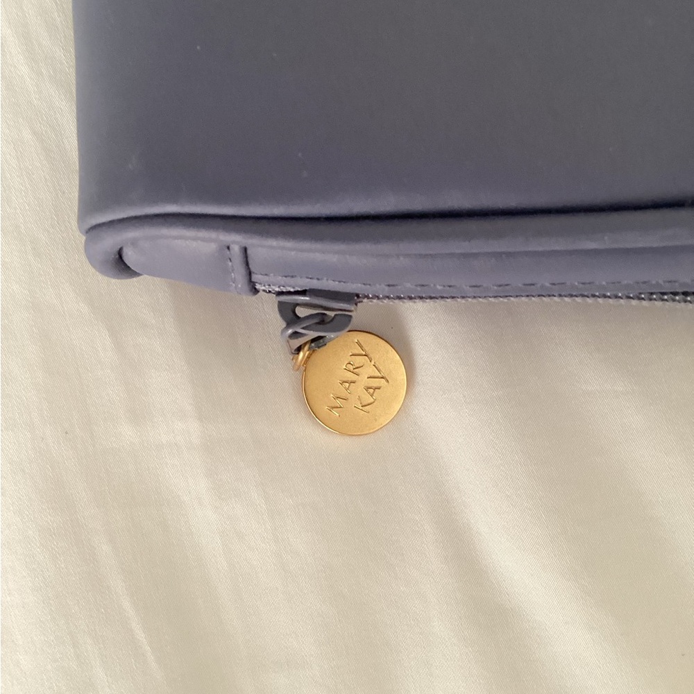 COPY - MARY KAY MAKE-UP TRAVEL BAG - Picture 4 of 9